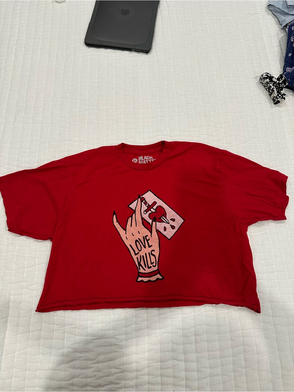 Hot Topic Red 'Love Kills' Graphic Crop Tee